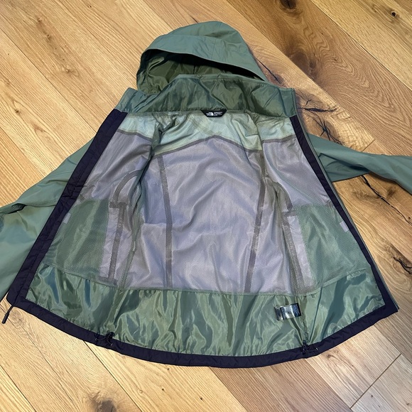 North Face Dry Vent Rain Jacket - Picture 4 of 5